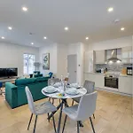 Eden Grove 2 Bed Retreat With Hot Tub