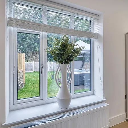 Сasa de vacaciones Eden Grove 2 Bed Retreat With Hot Tub *