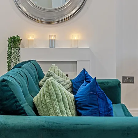 Tatil Evi Eden Grove 2 Bed Retreat With Hot Tub