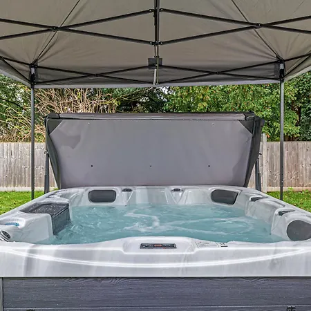 Tatil Evi Eden Grove 2 Bed Retreat With Hot Tub