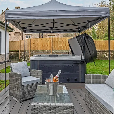 Tatil Evi Eden Grove 2 Bed Retreat With Hot Tub *